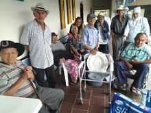 Gobernación entrega sillas de baño y pañales a Centros de Bienestar de Adulto Mayor