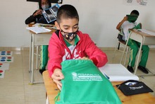 Entrega de kits escolares y tabletas en Pereira 
