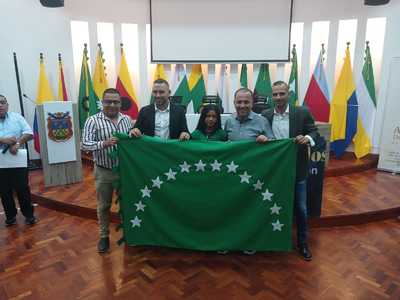 Deportistas recibieron la bandera de Risaralda para competir en los Intercolegiados